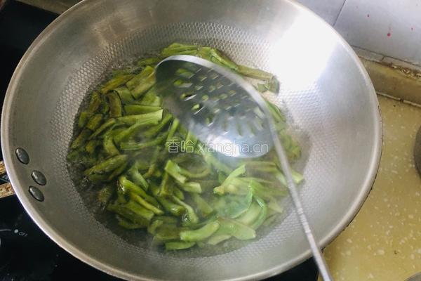 炝拌贡菜的做法图解2