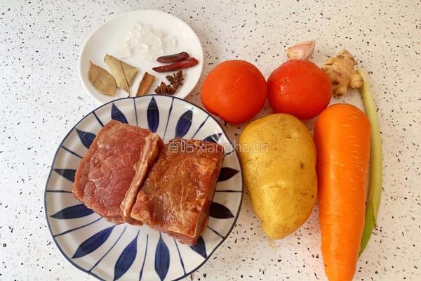 番茄牛腩炖土豆的做法图解1