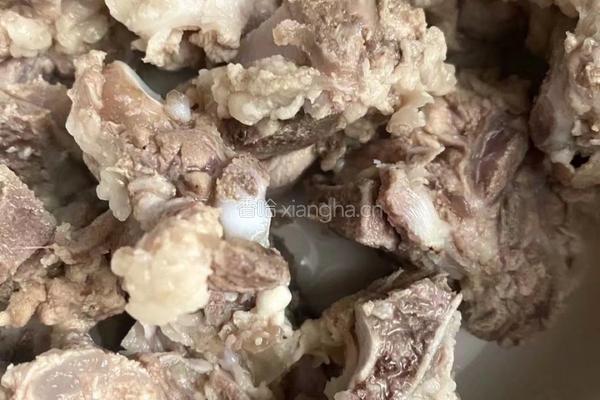 玉米胡萝卜排骨汤的做法图解7