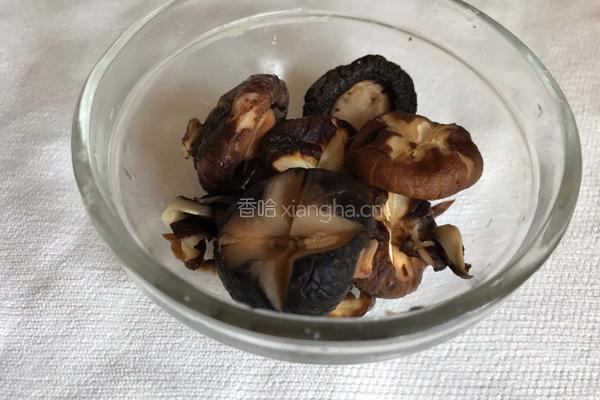 什锦腊肠焖饭的做法图解2