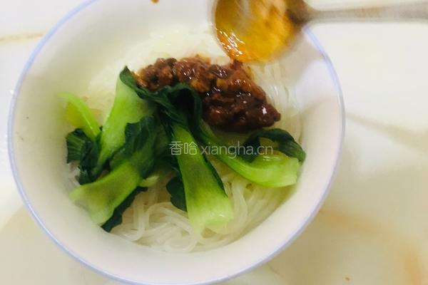 农家炸酱拌米粉的做法图解6