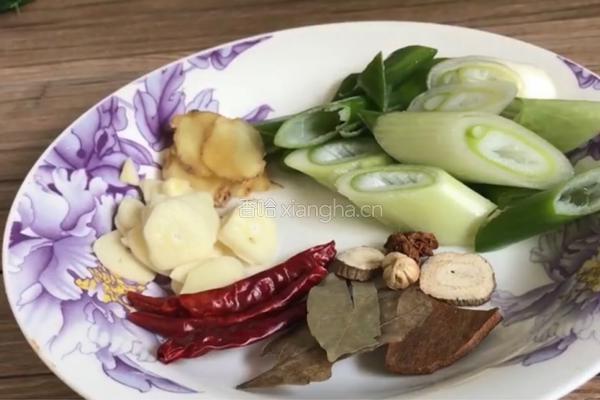豆腐炖牛腩的做法图解5