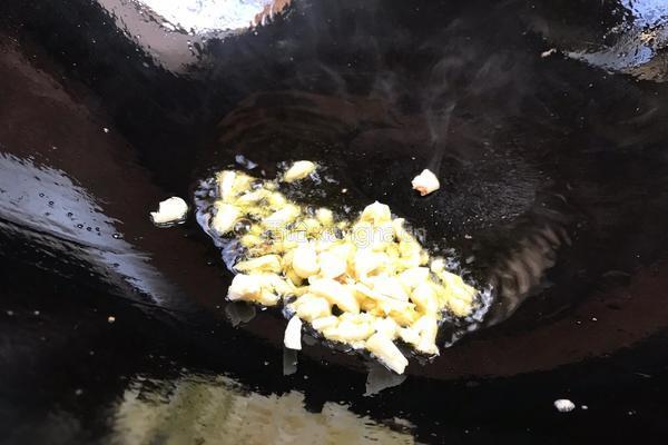 笋尖炒肉鸡蛋的做法图解7