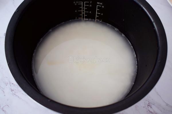 土豆腊肠焖饭的做法图解4