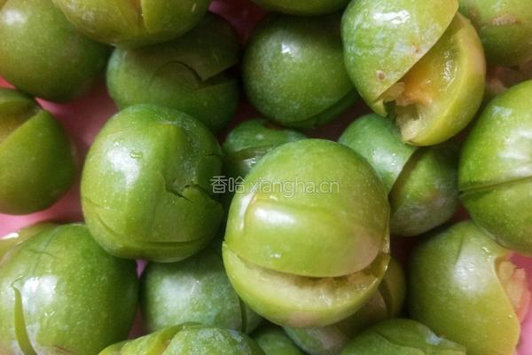 腌脆李的做法图解1