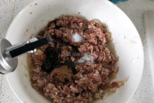 猪肉萝卜馅饺子的做法图解4