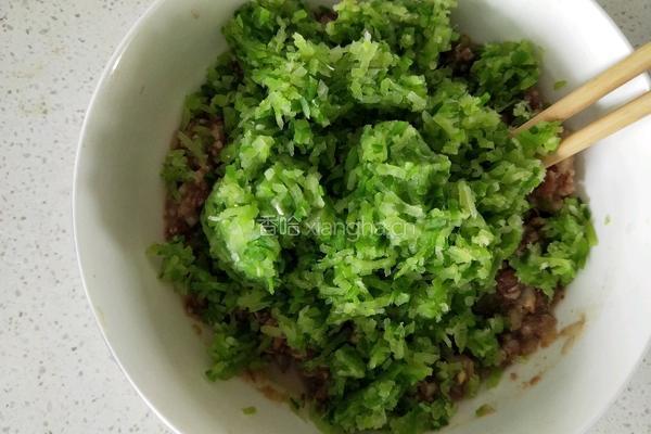 猪肉萝卜馅饺子的做法图解7