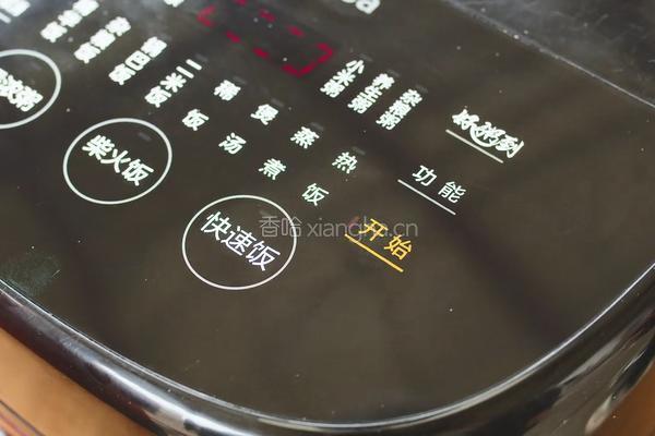 电饭煲焖鸡做法 不加一滴油也很好吃（内附万能香辣料汁做法）的做法图解5