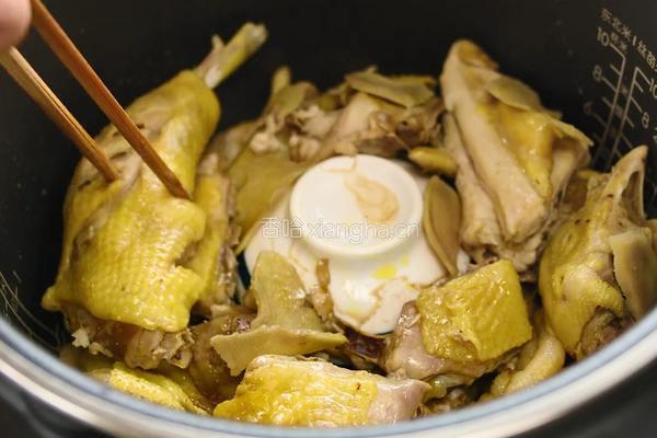 电饭煲焖鸡做法 不加一滴油也很好吃（内附万能香辣料汁做法）的做法图解9