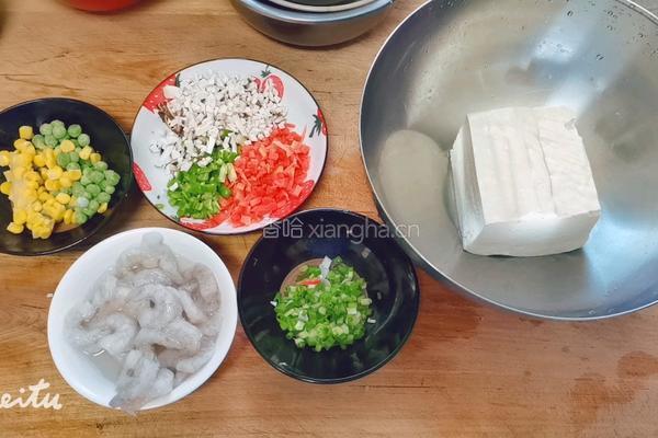 炒豆腐（减肥时期的炒饭）的做法图解1