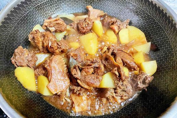 土豆焖鸭的做法图解17