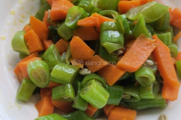 胡萝卜炒豆子的做法图解8