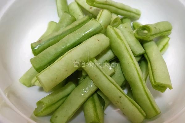 蒜泥炒豆角的做法图解1