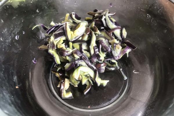 凉拌黄瓜茄子的做法图解10