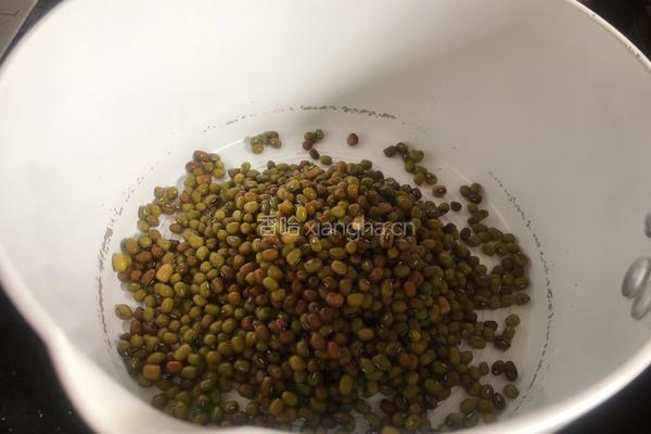 百合红枣绿豆汤的做法图解4