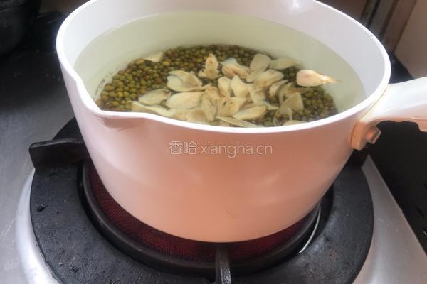 百合红枣绿豆汤的做法图解7