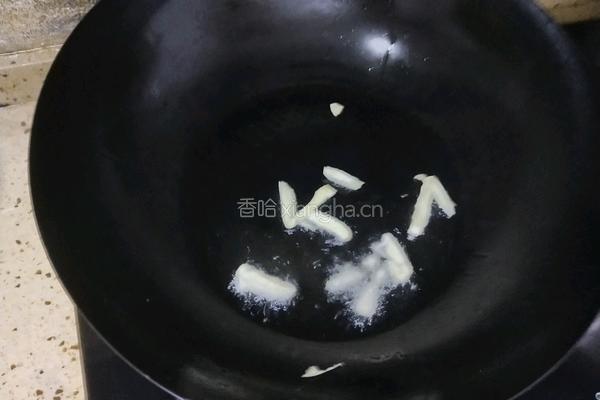 蒜炒大油豆的做法图解1