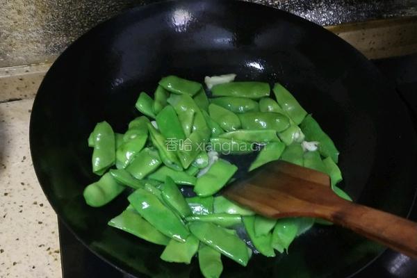 蒜炒大油豆的做法图解2