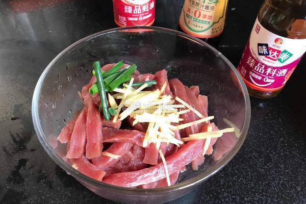 苦瓜炒牛肉的做法图解3