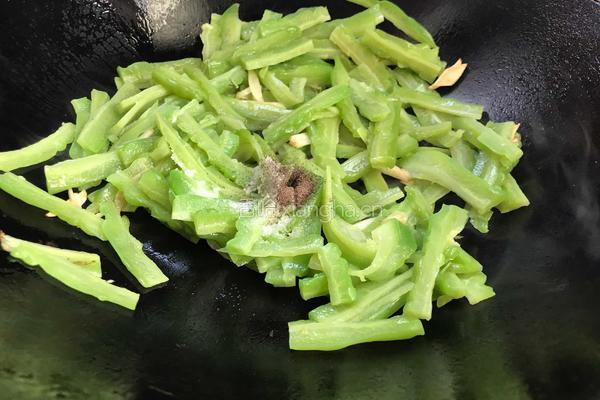 苦瓜炒牛肉的做法图解9