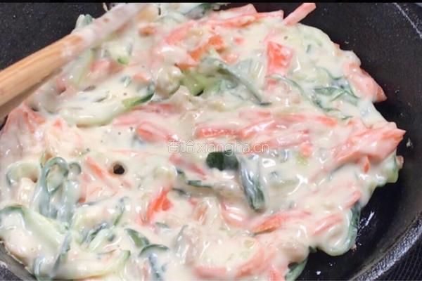 胡萝卜黄瓜鸡肉饼的做法图解5