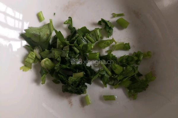松茸土豆海带炖鸡翅根的做法图解2