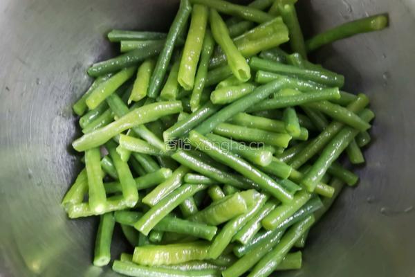 蒜泥拌豆角的做法图解4