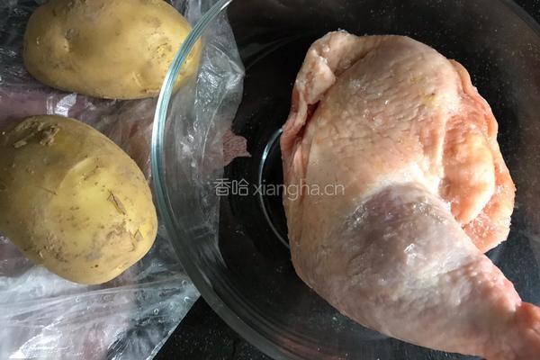 土豆炖鸡腿肉的做法图解1