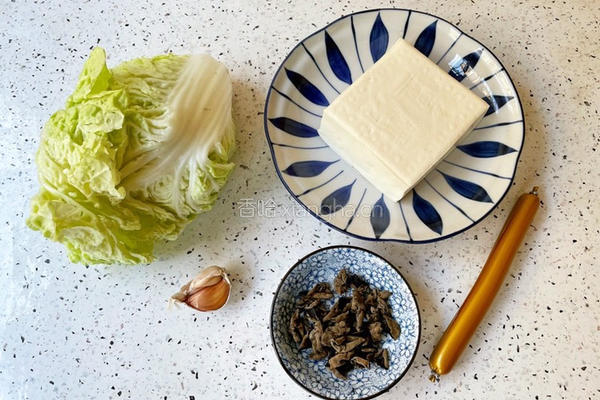火腿白菜豆腐煲的做法图解1