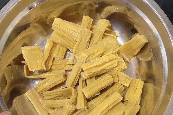 腐竹炒肉的做法图解1