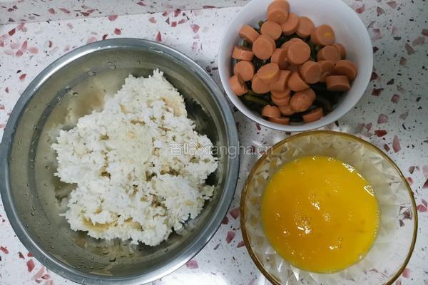 咸菜炒饭的做法图解1