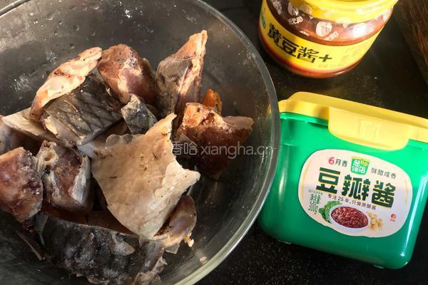 酱香腊鱼的做法图解1