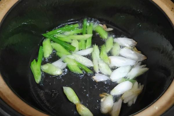 金针菇豆腐汤的做法图解1