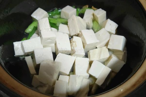 金针菇豆腐汤的做法图解2