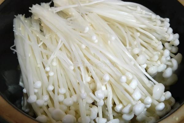 金针菇豆腐汤的做法图解4