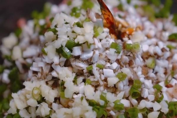 简易版花瓣豆角酿肉的做法图解3