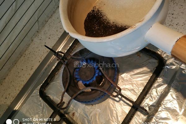 懒人自制焦糖奶茶的做法图解3