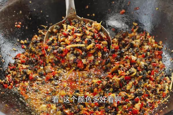 夏天来了 趁着下田 做了个香辣田螺酱的做法图解11