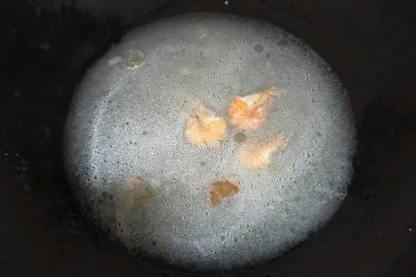 上汤西蓝花的做法图解1