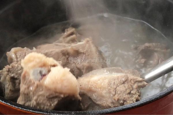 黑木耳山药脊骨汤的做法图解4