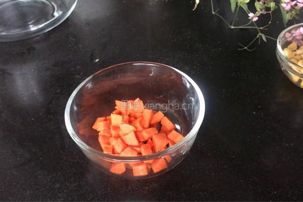 彩蔬炒火腿丁的做法图解3