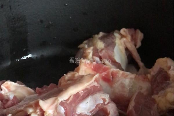 白萝卜排骨汤的做法图解3