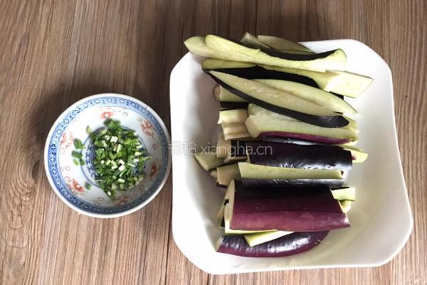 辣椒酱茄条的做法图解2