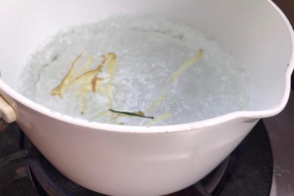 小白菜瘦肉面条的做法图解4