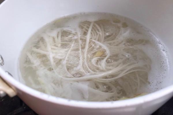 小白菜瘦肉面条的做法图解5