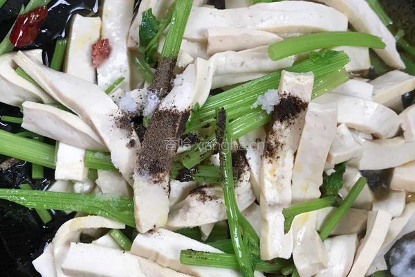 西芹炒豆腐干的做法图解8