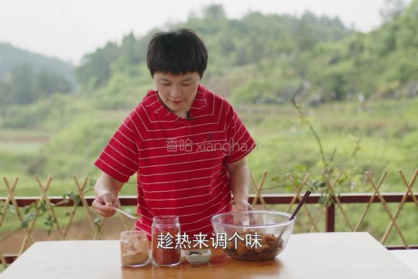 不爱吃的肥肉做成猪油渣 香辣酥脆 当零食下酒都好吃的做法图解5