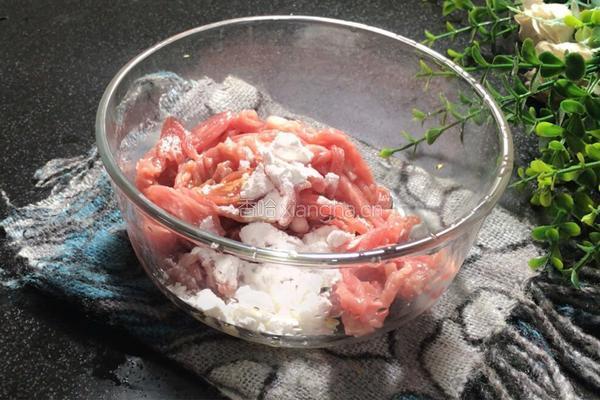 葱爆肉丝的做法图解1