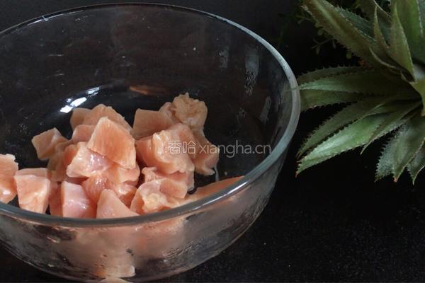 菠萝炒鸡肉的做法图解2