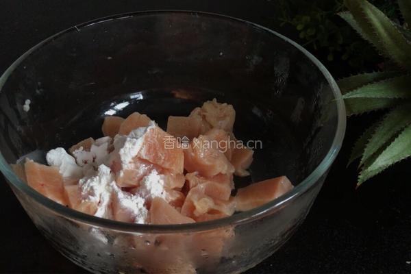 菠萝炒鸡肉的做法图解3